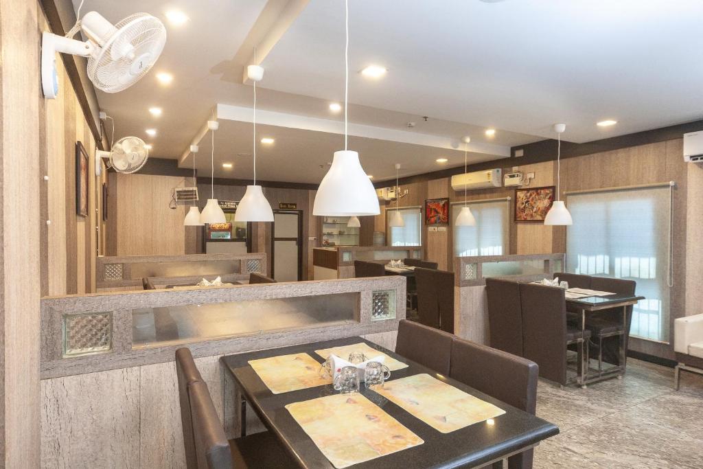 ホテル スミ パレス (Hotel Sumi Palace) レストラン