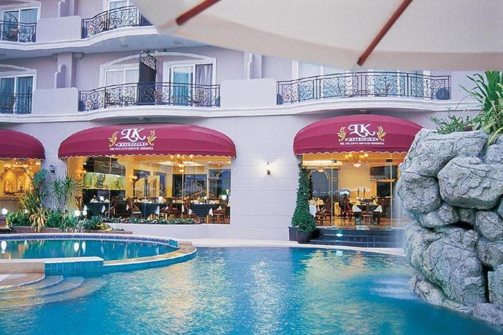 スイミングプール