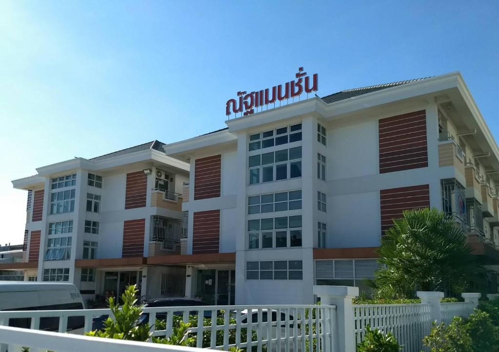 Entrance, Nut Mansion Suvarnabhumi in Bangkok