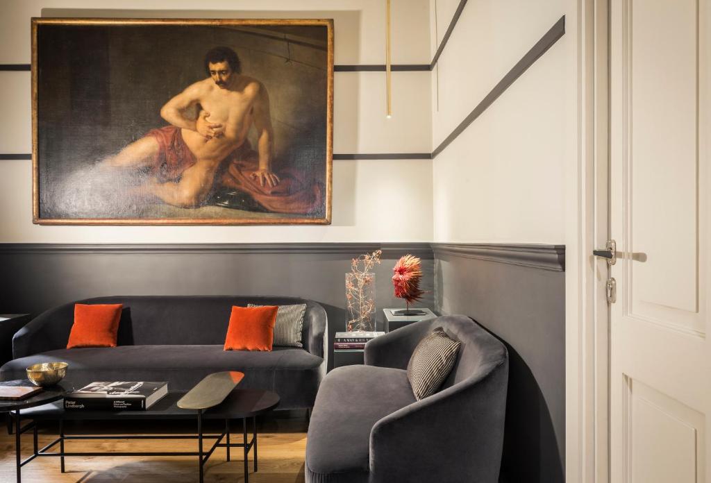 Lobby, Crossing Condotti in Rome