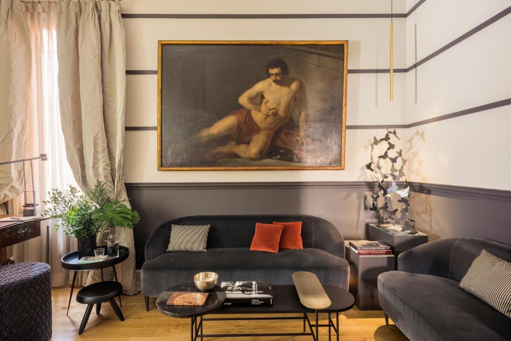 Lobby, Crossing Condotti in Rome