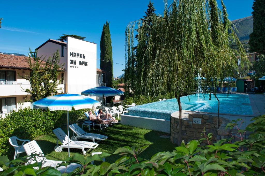 Beach Hotel Du Lac Malcesine — Swimming pool in Malcesine, Veneto