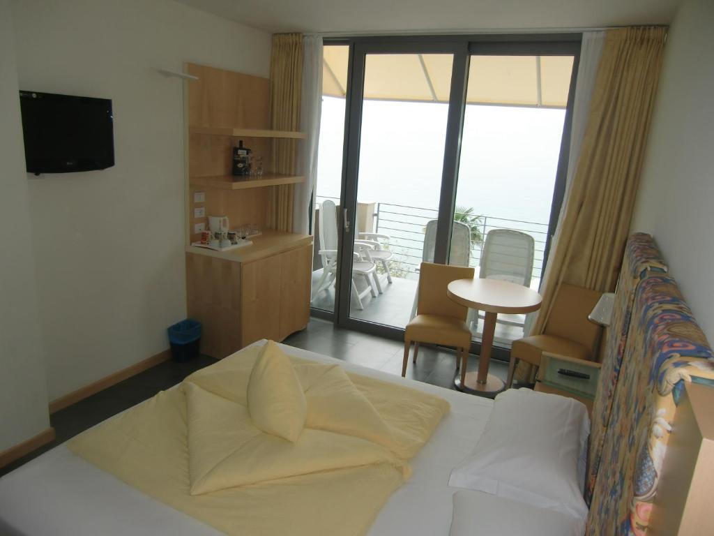 Beach Hotel Du Lac Malcesine — Hotel rooms in Malcesine, Veneto