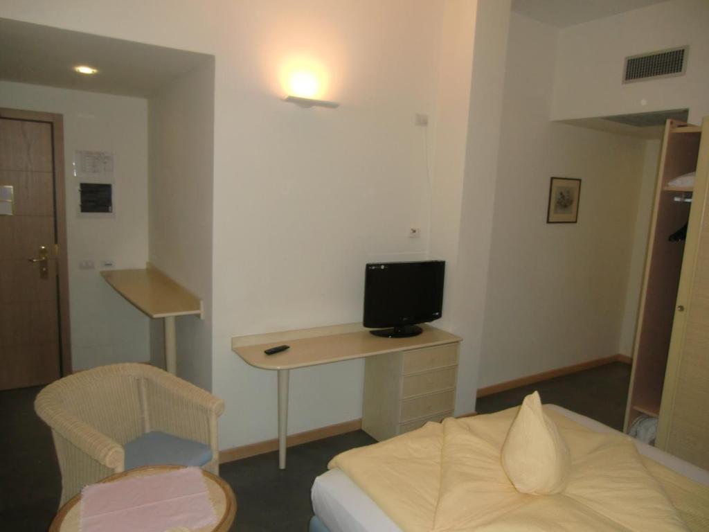 Beach Hotel Du Lac Malcesine — Hotel rooms in Malcesine, Veneto
