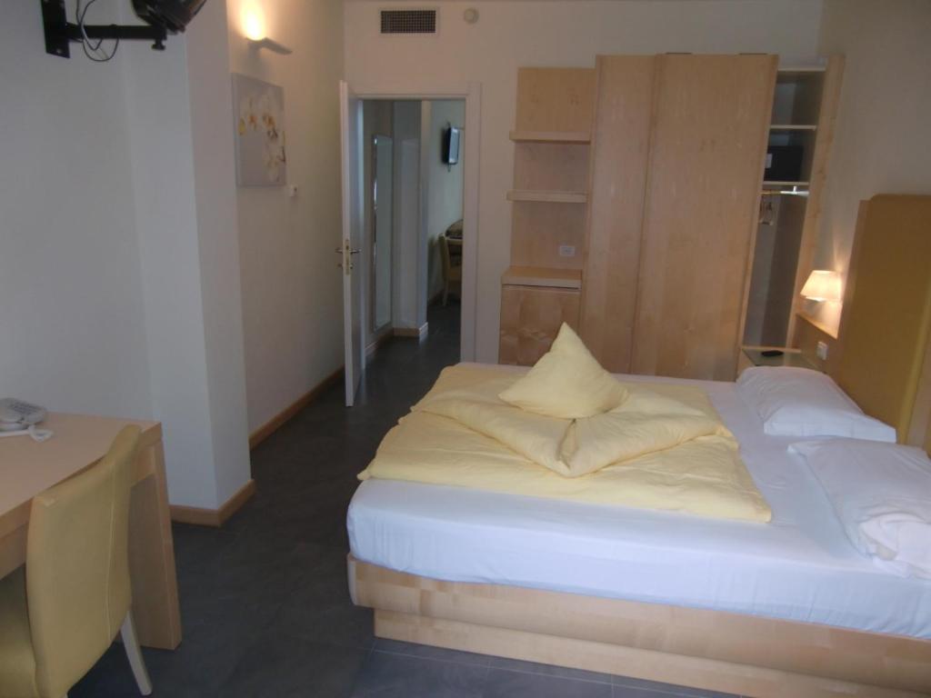 Beach Hotel Du Lac Malcesine — Hotel rooms in Malcesine, Veneto