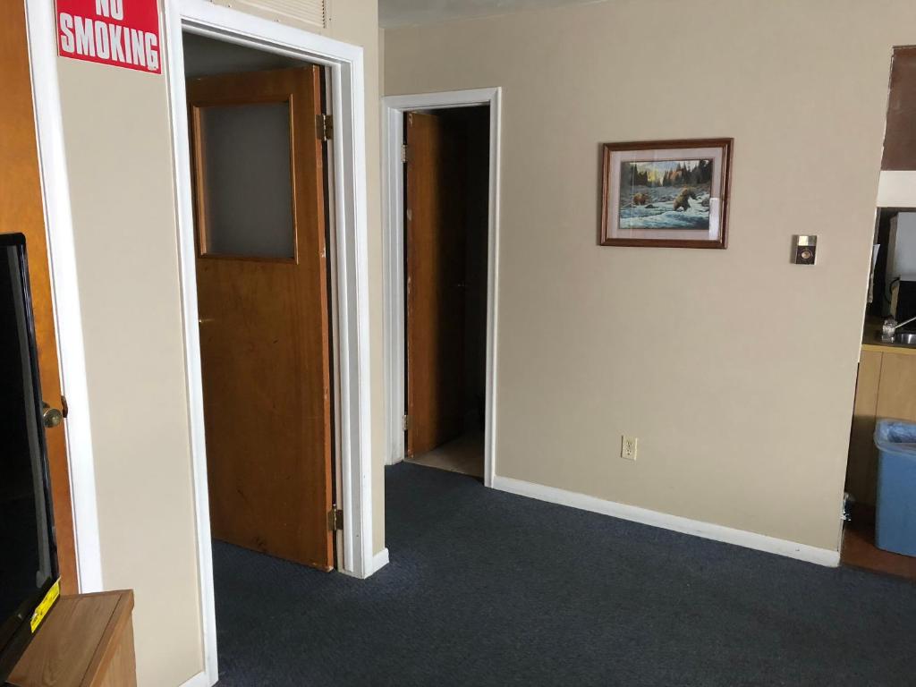 Village Inn Motel Holt Photo 27