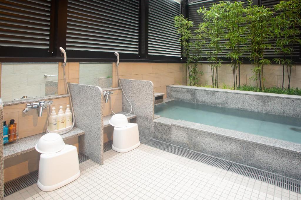 Hot tub