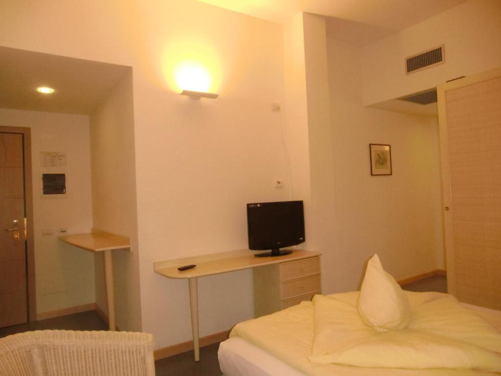 Beach Hotel Du Lac Malcesine — Hotel rooms in Malcesine, Veneto