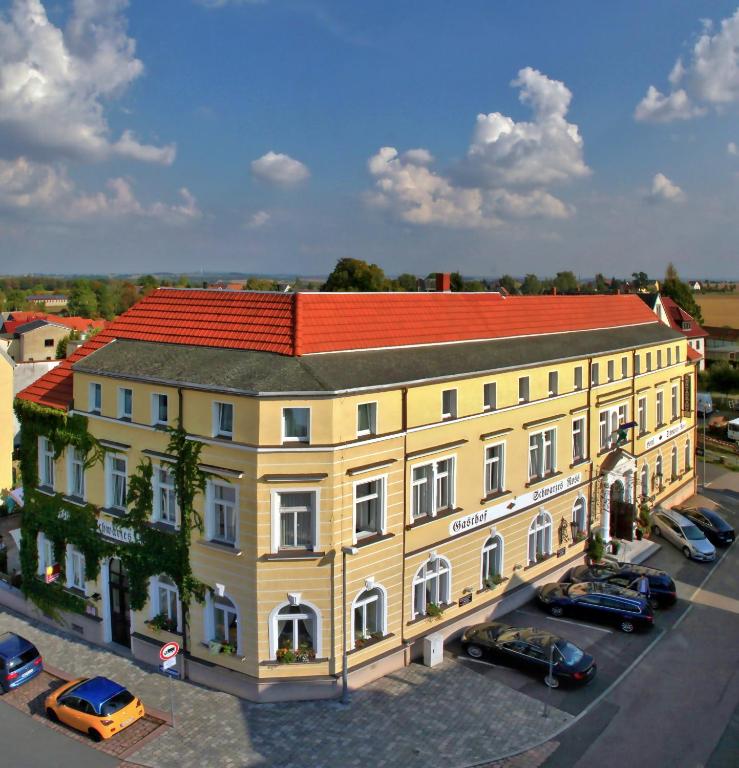 Hotel Schwarzes Ross — Hotel in Grossschirma