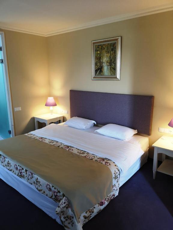 Parish Hotel photo