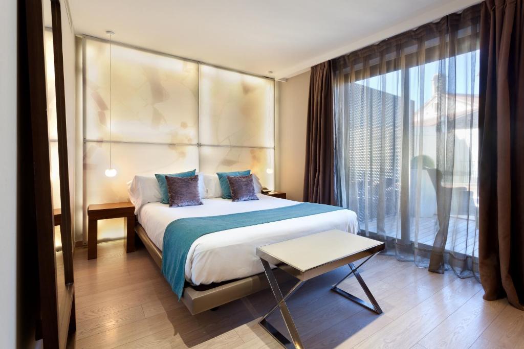 Hotel Room 5