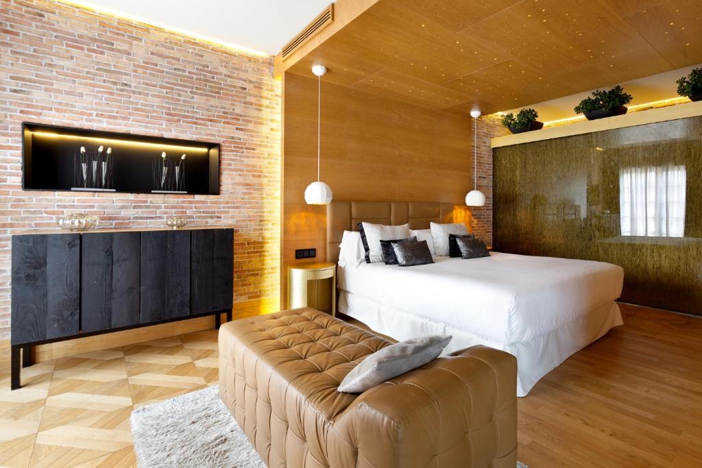 Hotel Room 2