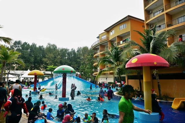 Swimming pool
