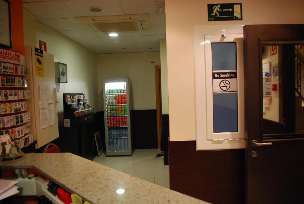 Hostal Las Flores Ramblas, Bed & Breakfast Barcelona Hostal Las Flores Ramblas, Bed & Breakfast Barcelona