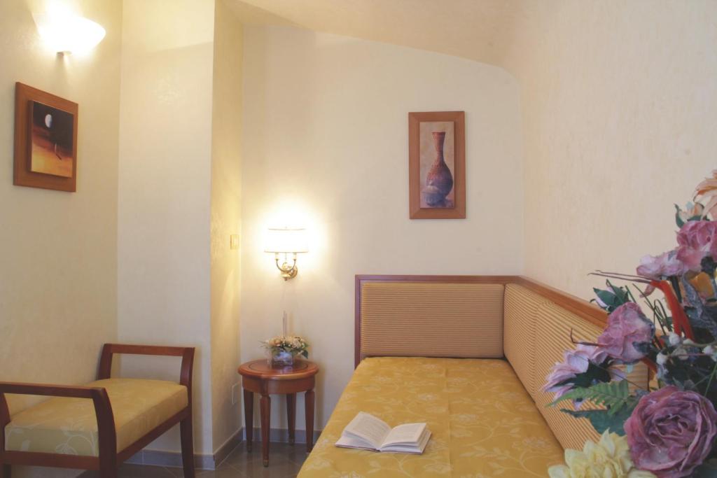 Hotel Tirreno — Hotel rooms in Parghelia, Calabria