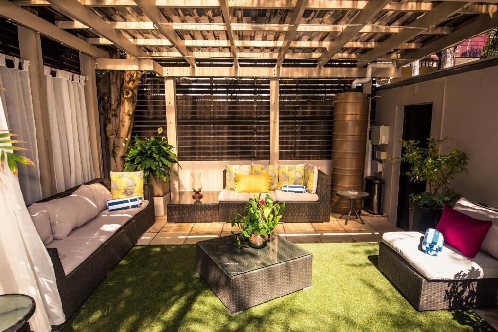 ポイント B ゲスト ハウス (Point B Guest House) バルコニー/テラス