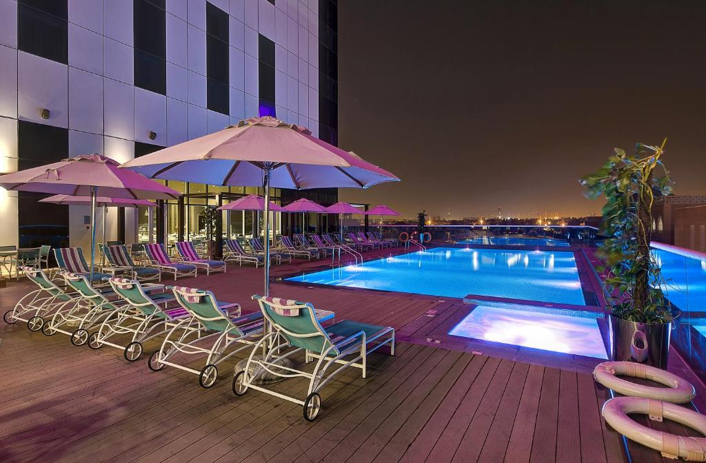 Swimming pool, Premier Inn Dubai Ibn Battuta Mall in Dubai
