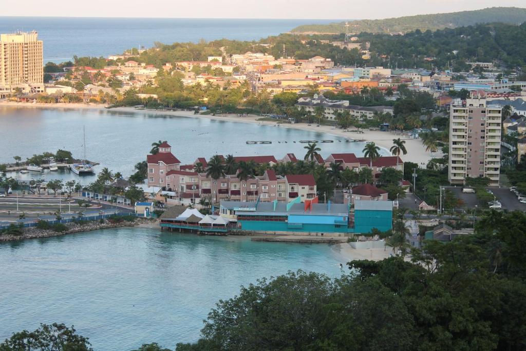 Penthouse On The Ridge, Ocho Rios