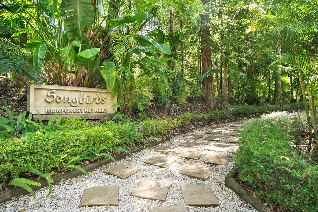 Songbirds Rainforest Retreat — Hotel in Gold Coast
