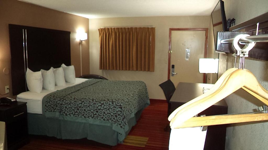 Days Inn by Wyndham Maumee/Toledo photo