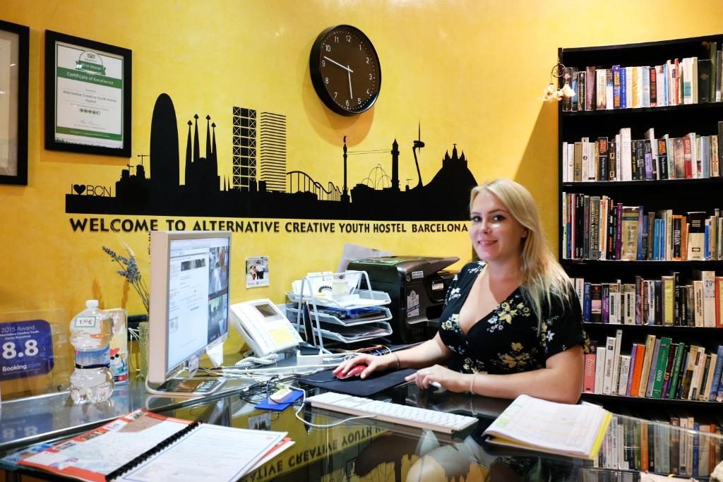 Alternative Creative Youth Hostel Barcelona - 2
