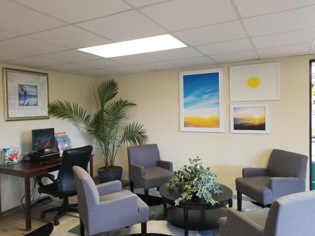 Days Inn by Wyndham Clearwater/Central photo