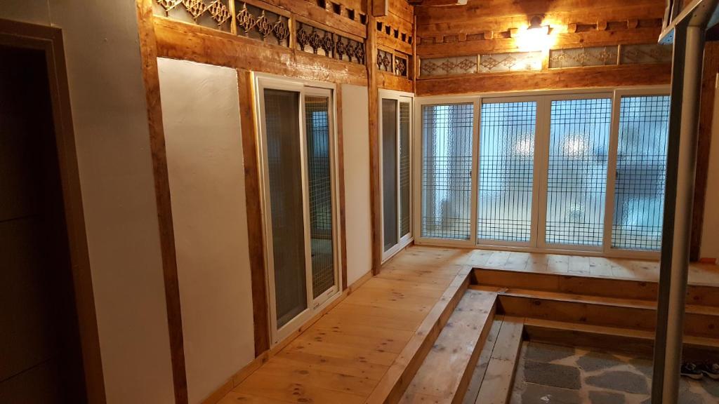 Hwangridangil Adamjeong Hanok Stay photo