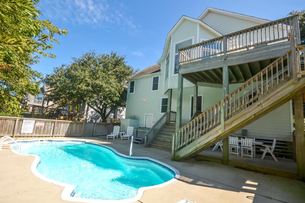 Currituck Carl's, Sanderling