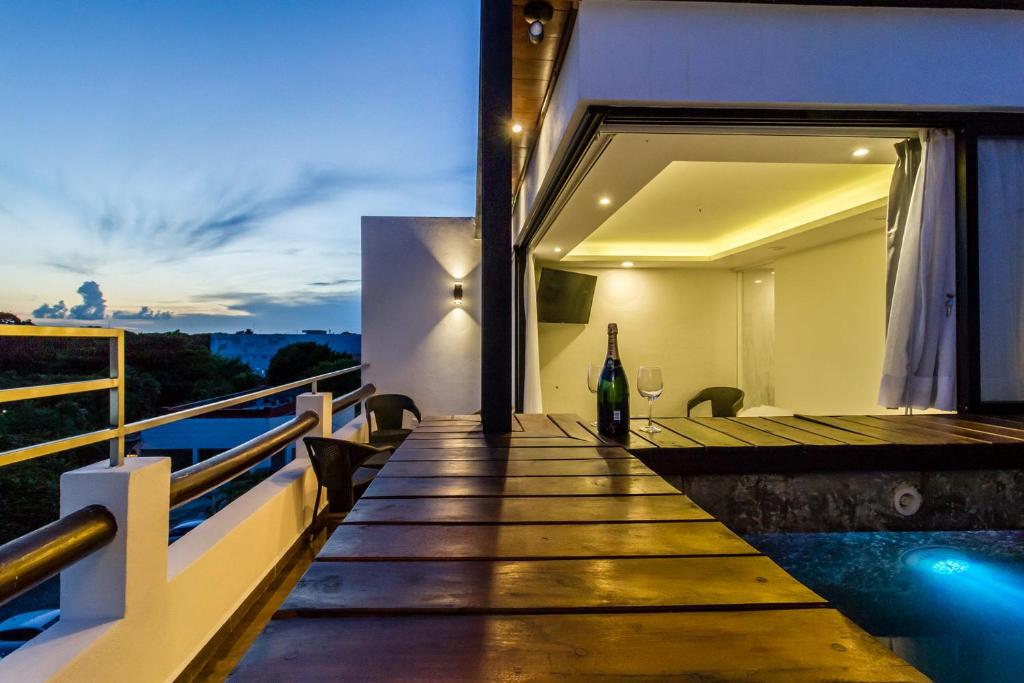 LUXURY PENTHOUSE JUNGLE VIEW AND PARTIAL OCEAN VIEW, PRIVATE POOL AND ROOFTOP, Playa del Carmen