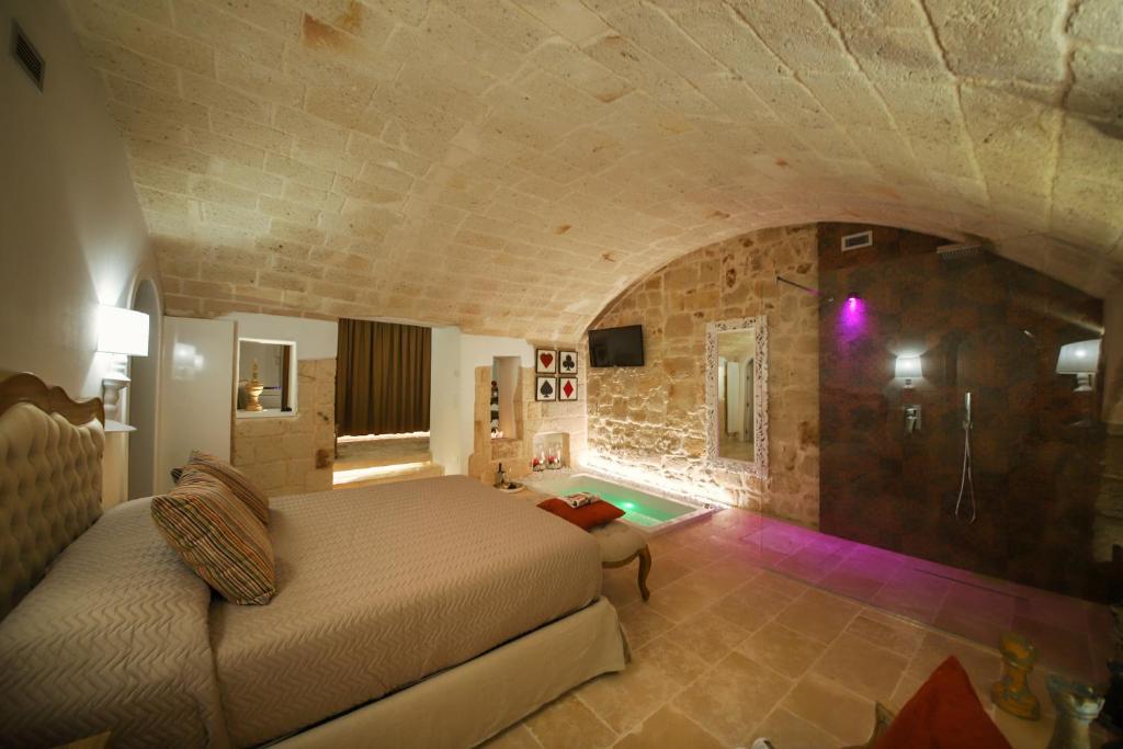 SUITE 31, Monopoli
