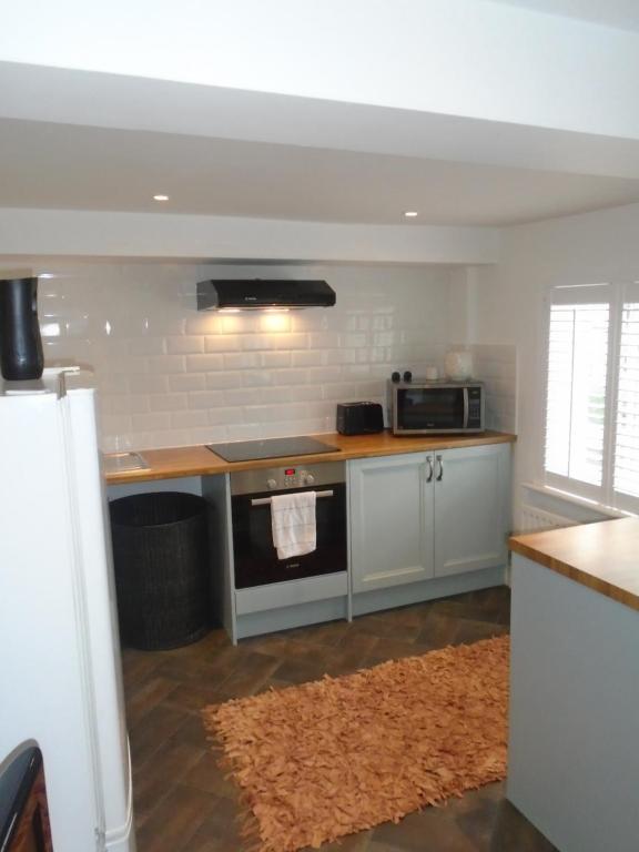 Kenilworth Cosy Castle View Apartment — Hotel in Birmingham