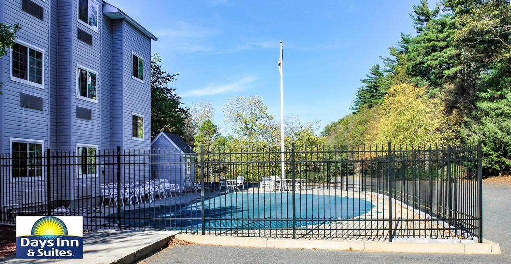 Days Inn by Wyndham Sturbridge photo