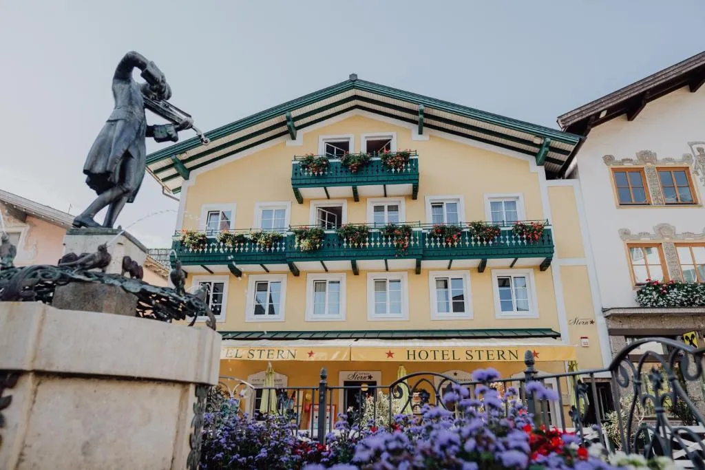 Das Hotel Stern, B&B KG - digital & contactless check-in, hotel in Sankt Gilgen