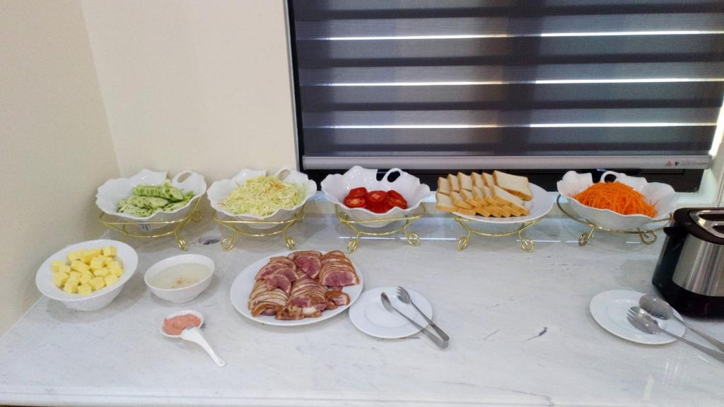 Khách sạn White Crown