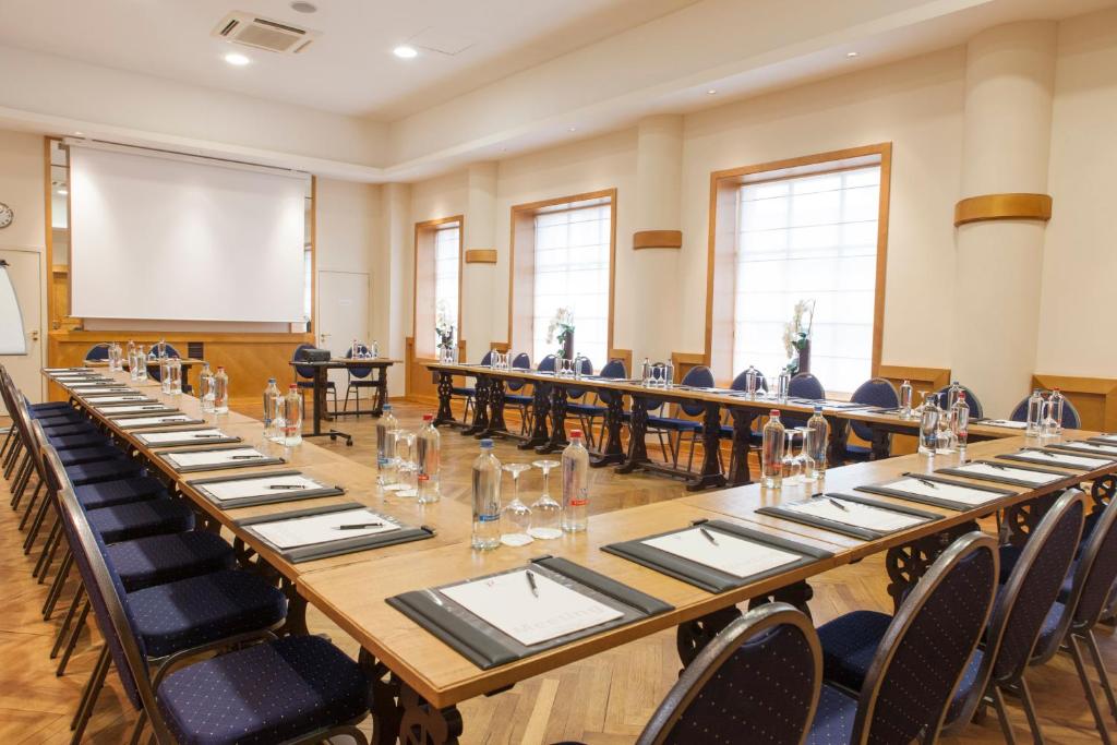 Progress Hotel Photo 12