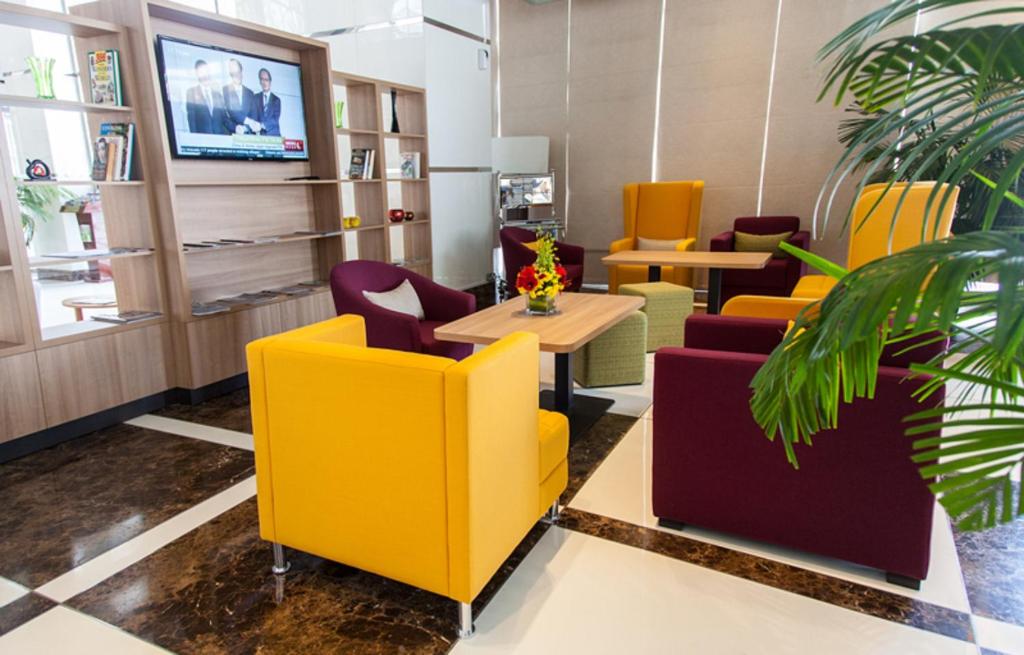 Shared lounge/TV area