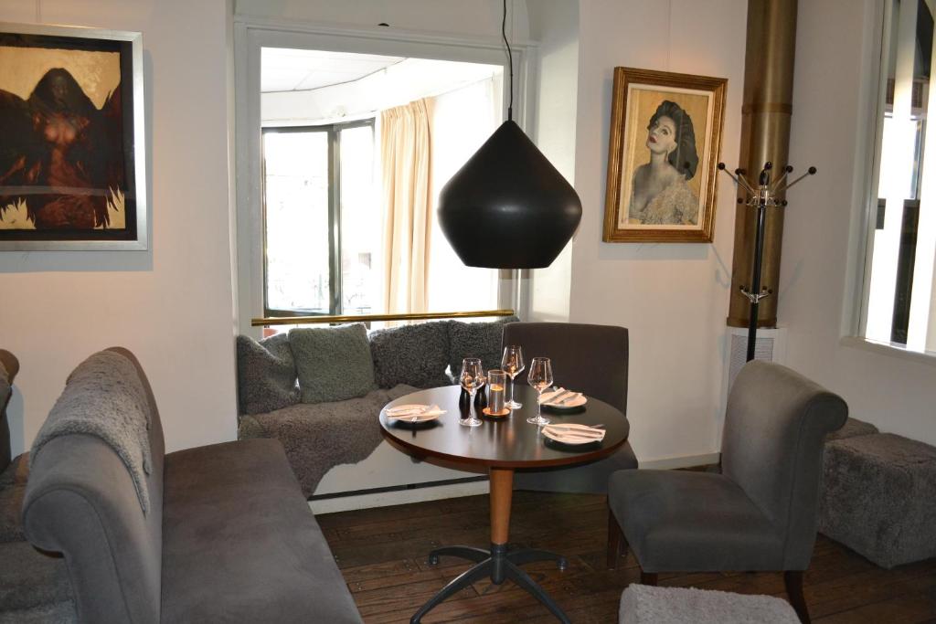 Pub/Lounge