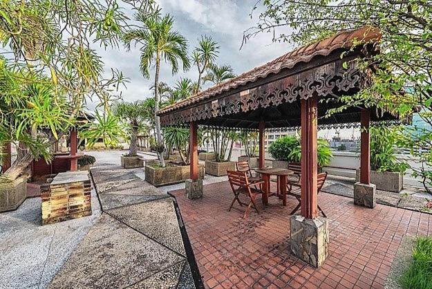 Garden, Capital Mansion in Bangkok