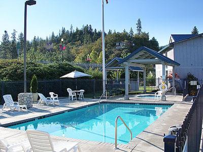 Edgewater Inn Shady Cove photo