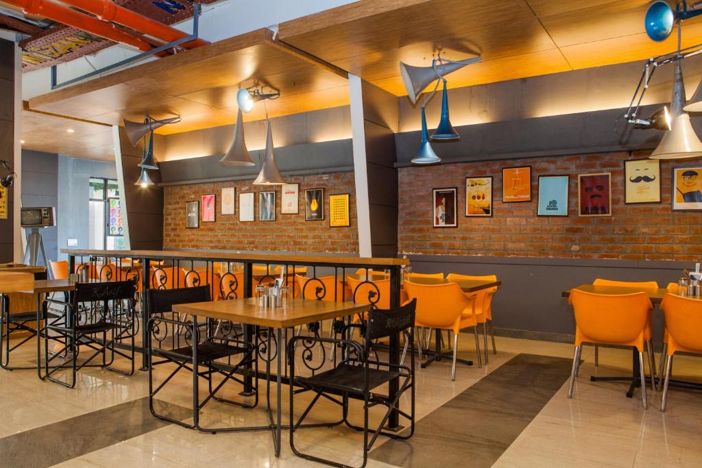 Max Hotels Jabalpur レストラン