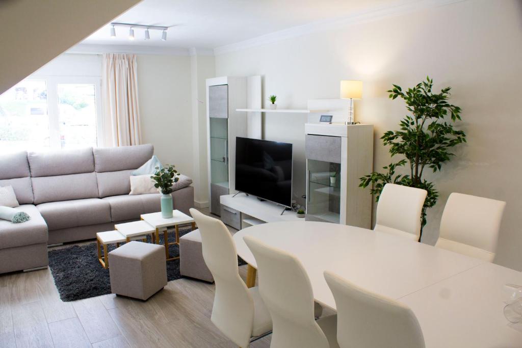 LA CARIHUELA - TORREMOLINOS ALQUILER DE CASA VACACIONAL MALAGA 전경