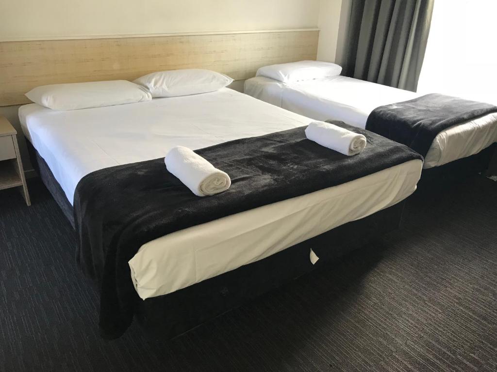 Motel 80 photo