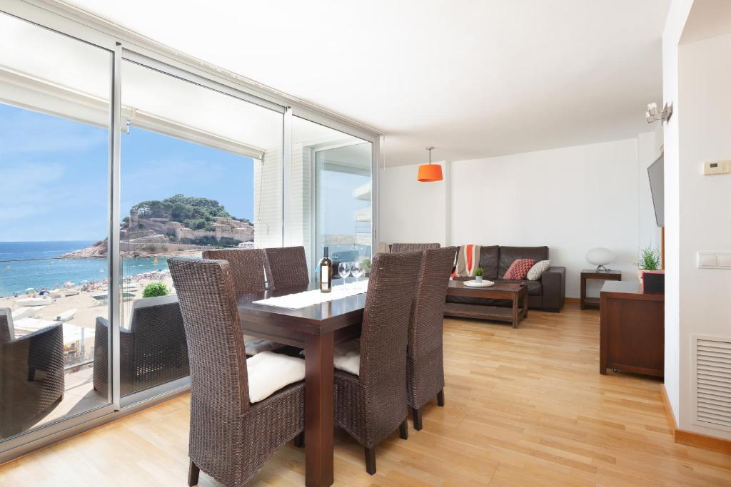 Lets Holidays AMAZING FRONT SEA VIEWS APARTMENT - 2