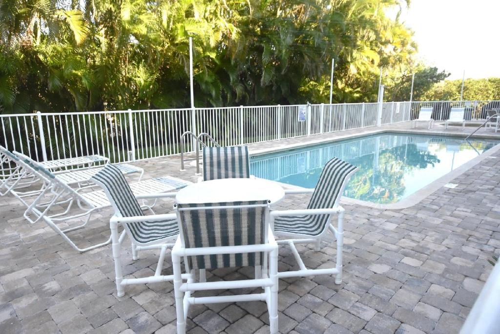 Sunrise Pointe 1-301 — Hotel in Englewood (FL)