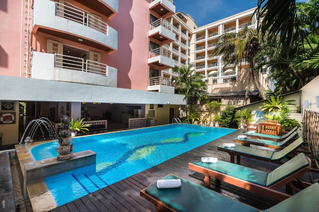 Swimming pool, Bella Villa Metro Hotel in Pattaya