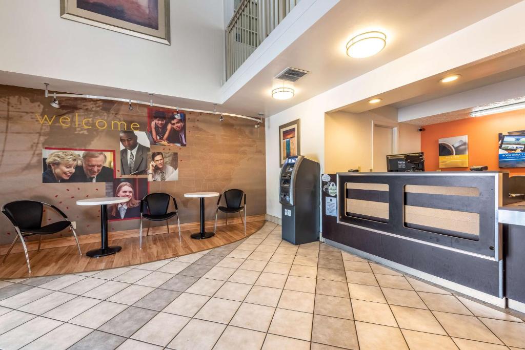 Lobby, Motel 6 Gatlinburg, TN - Smoky Mountains in Gatlinburg (TN)