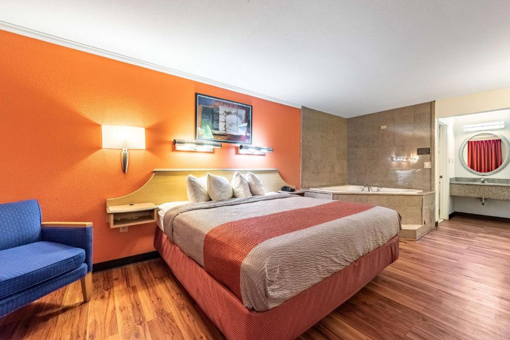 Hot tub, Motel 6 Gatlinburg, TN - Smoky Mountains in Gatlinburg (TN)