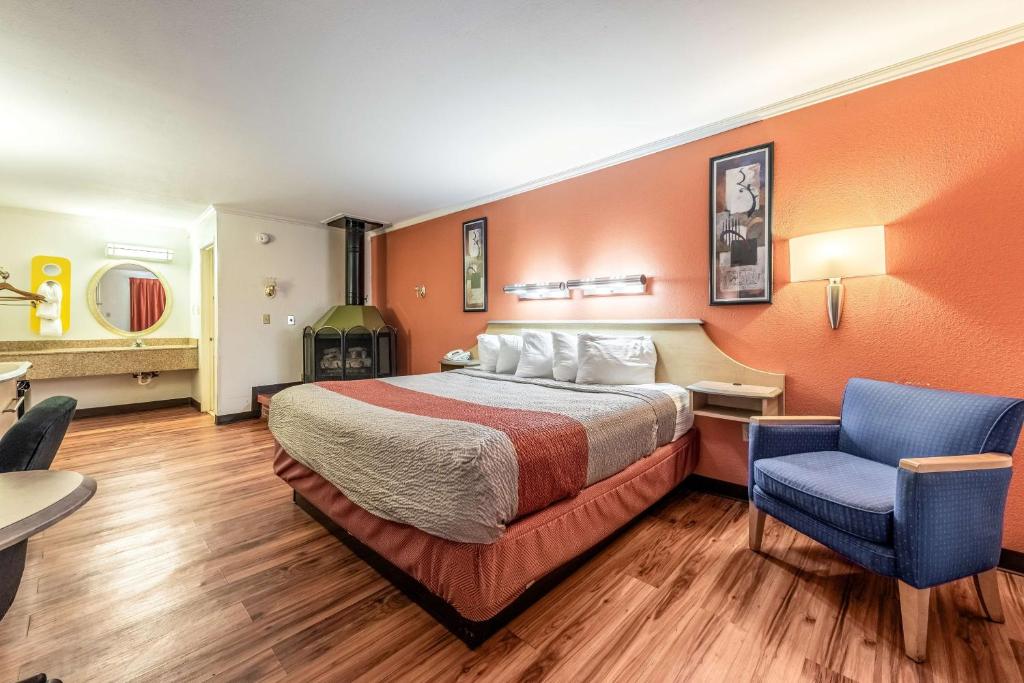 Motel 6 Gatlinburg, TN - Smoky Mountains