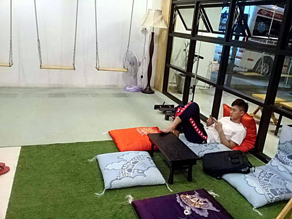 Shared lounge/TV area