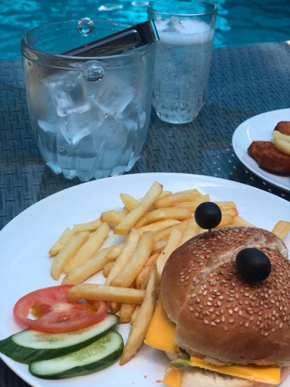 طعام و مشروبات